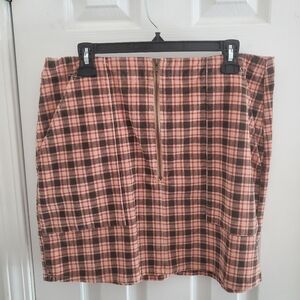 Wild Fable tan plaid skirt with a zipper and pockets